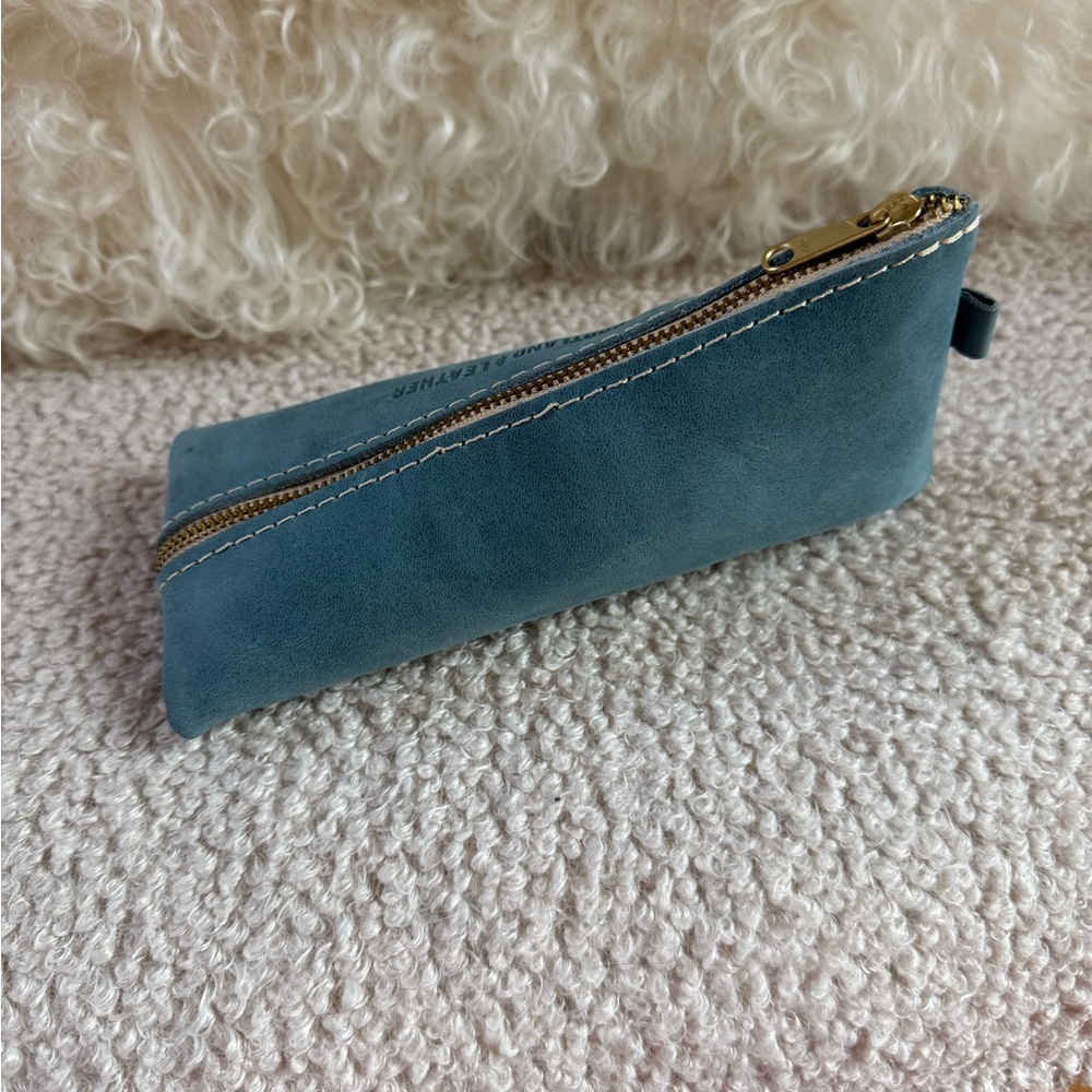 Portland Leather Blue Alpine Pouch - Picture 3 of 5